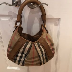 Burberry shoulder bag. 100% Authentic